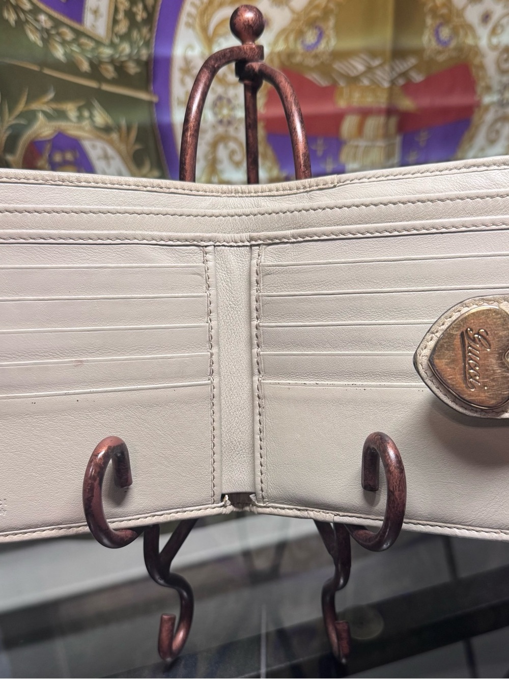 Gucci Cream Embossed GG Wallet with Heart Clasp - Picture 4 of 11